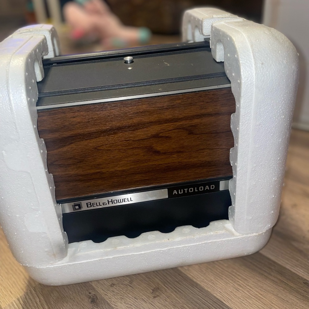 Bell & Howell Autoload Projector - Picture 3 of 4